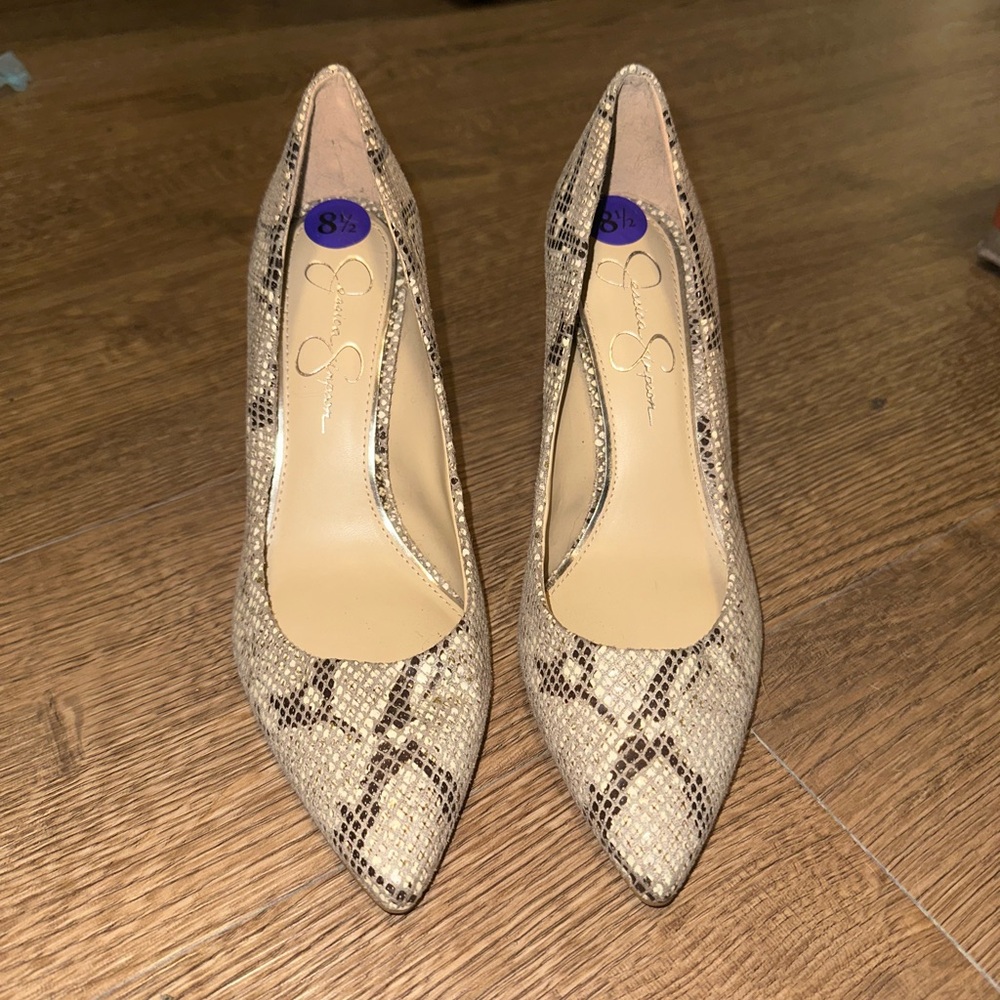 Jessica Simpson Cream and Black Heels with Exotic Texture